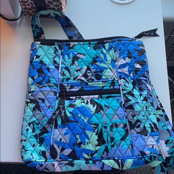 Vera Bradley crossbody - Picture 1 of 3